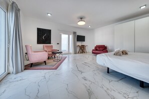 1 bedroom, iron/ironing board, free WiFi, bed sheets