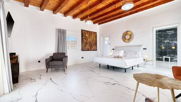 1 bedroom, in-room safe, iron/ironing board, free WiFi