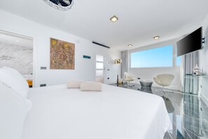 1 soverom, safe på rommet, strykejern/-brett og wi-fi (inkludert)