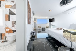 1 bedroom, in-room safe, iron/ironing board, free WiFi