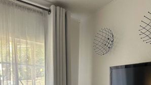 Apartment, 1 Bedroom | 1 bedroom - Charming Executive Studio, Solar Power, Wifi (Johannesburg)