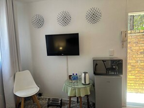 Apartment, 1 Bedroom | Room amenity - Charming Executive Studio, Solar Power, Wifi (Johannesburg)