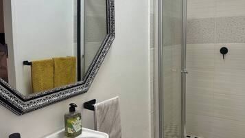 Apartment, 1 Schlafzimmer | Badezimmer