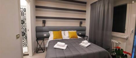 Habitación Deluxe con 1 cama doble o 2 individuales | Caja fuerte, escritorio, sistema de insonorización