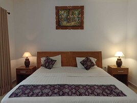 Premium bedding, pillowtop beds, in-room safe, desk