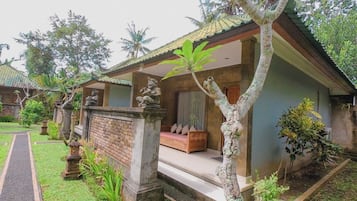 Deluxe Room, 1 King Bed | Terrace/patio