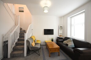 Smart TV - Hunters Link Mid Terraced Cottage (Prestwick)