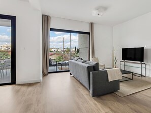 Leilighet, 3 soverom, balkong, byutsikt | Oppholdsrom