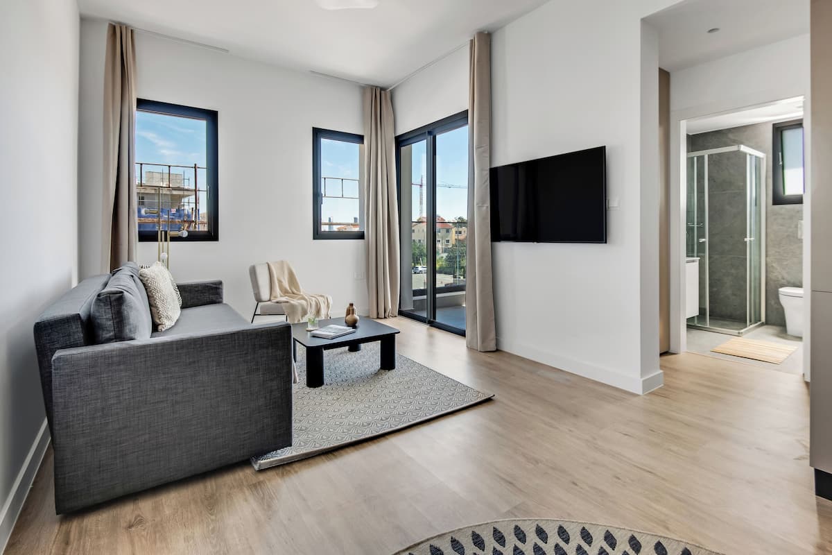 Apartment, 1 Bedroom, Balcony, City View | Interior