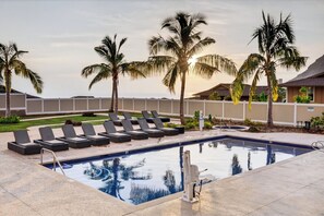 Outdoor pool - 🌺 Support LOCAL: NEW! Mākaha Valley Home With Large Studio And Amazing Backyard (Mākaha Valley)
