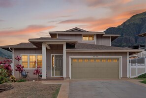 Exterior - 🌺 Support LOCAL: NEW! Mākaha Valley Home With Large Studio And Amazing Backyard (Mākaha Valley)