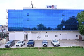 Front of property - Date Palm Hotel (Gurugram)