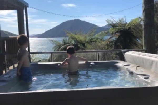 Outdoor spa tub