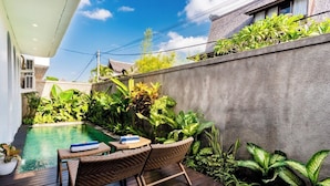 Hồ bơi ngoài trời 