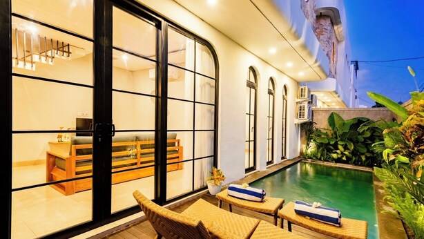 Hồ bơi ngoài trời 