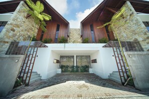 Deluxe Villa, 3 Bedrooms, Private Pool | Garden view - Floro Villa Canggu by Dhananjaya Hospitality (Munggu)