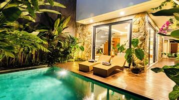 Kolam renang outdoor
