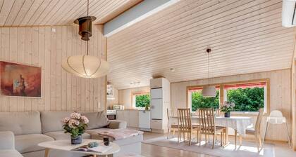 "Arnsten" - 900m from the sea by Interhome