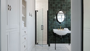 Free toiletries, hair dryer, towels, soap at The Historic Wailuku Inn