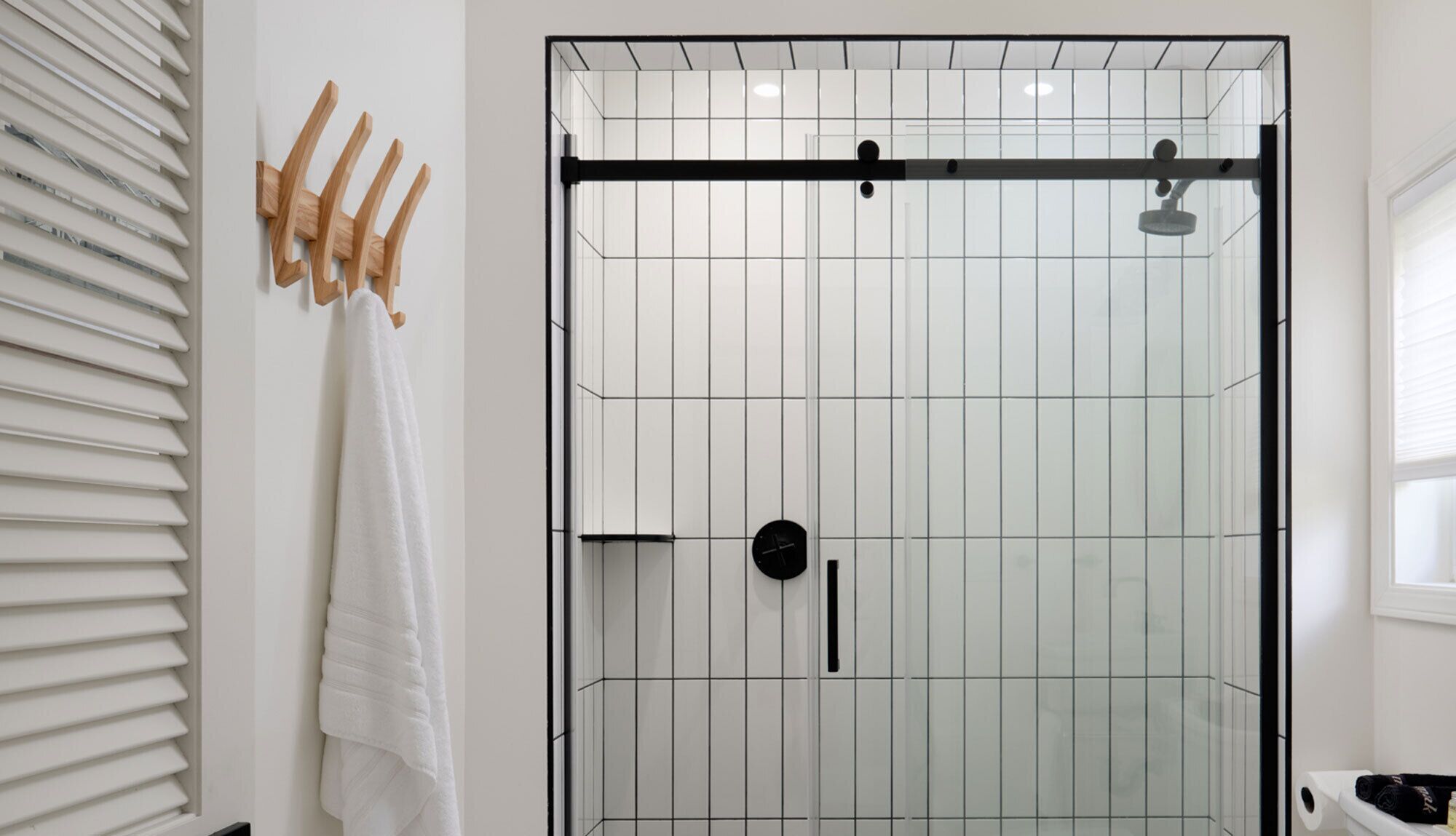 Deluxe-Suite | Badezimmer | Kostenlose Toilettenartikel, Haartrockner, Handtücher, Seife