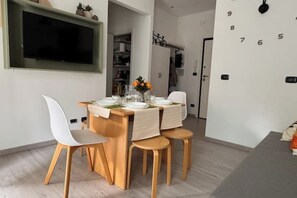 Dining - Tandem Apartment - Metro A (Roma)
