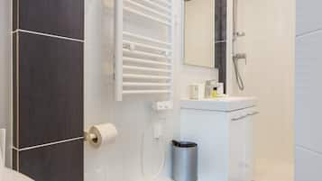 Studio | Bathroom