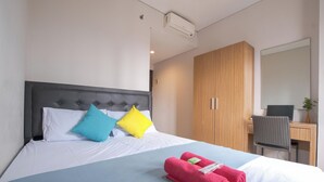 Comfort Double Room | Laptop workspace, soundproofing, WiFi (free)