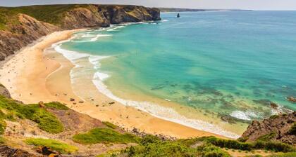 Gartenoase mit Pool - 800m bis zum Arrifana Strand - direkt am Fishermens Trail