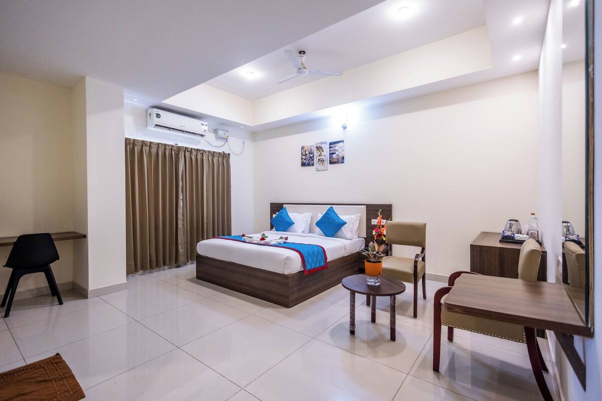 ห้องดีลักซ์ | โต๊ะทำงาน, พื้นที่ทำงานแบบใช้แล็ปท็อป, ห้องเก็บเสียง, เตียงเสริม/เปล