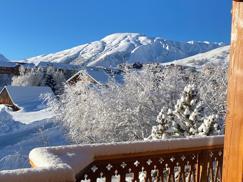 Grand et Chaleureux Chalet Familial. 12 Personnes . Retour Skis aux Pieds