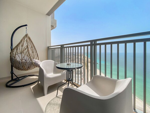 Property grounds - 1 Bedroom Apartment with Full Sea View & access to Pool & Gym
(Dubai)