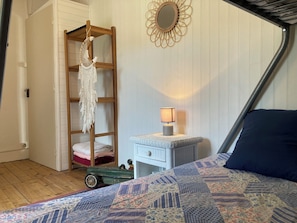 2 Schlafzimmer, BĂŒgeleisen/BĂŒgelbrett, WLAN, BettwĂ€sche