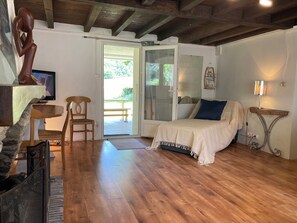 2 chambres, fer et planche à repasser, Wi-Fi, draps fournis