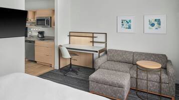 Studio Suite, 1 King Bed with Sofa bed | Hypo-allergenic bedding, desk, laptop workspace, blackout drapes