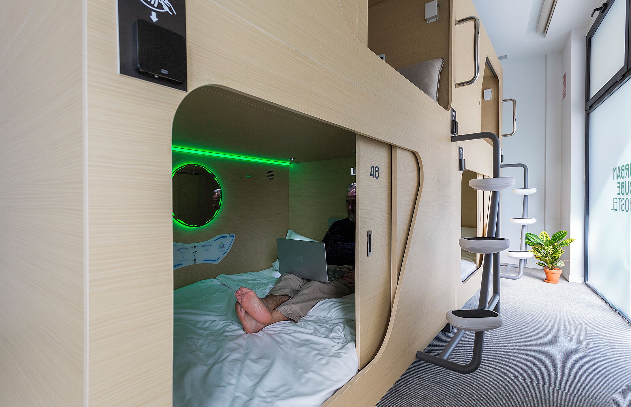 Capsule double | Selimut bulu angsa, setrika/meja setrika, Wi-Fi gratis, dan seprai linen