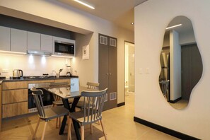 Mikrobølgeovn, ovn, kogeplade, kaffe-/temaskine