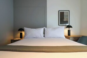 2 soverom, skrivebord, strykejern/-brett og wi-fi