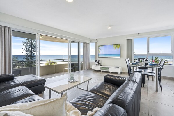 TV - 2 Bedroom OCEAN VIEW Apartment at Zenith (Zenith 402 - 7N - NB) (Surfers Paradise)