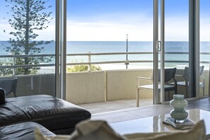 TV - 2 Bedroom OCEAN VIEW Apartment at Zenith (Zenith 402 - 7N - NB) (Surfers Paradise)