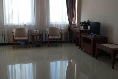 Zhenglan Qijiatai Business Hotel