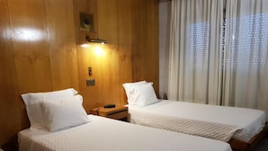 Twin Room | Iron/ironing board (on request), WiFi (free) - Hotel Nordeste Shalom (Braganca)