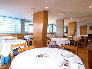 Daily buffet breakfast for a fee
