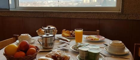 Frukostbuffé varje dag mot avgift