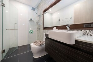 Apartemen, 1 kamar tidur, balkon, pemandangan resor | Kamar mandi