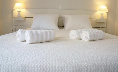 Loutraki Coastal Apartment Retreat