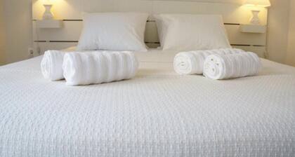 Loutraki Coastal Apartment Retreat