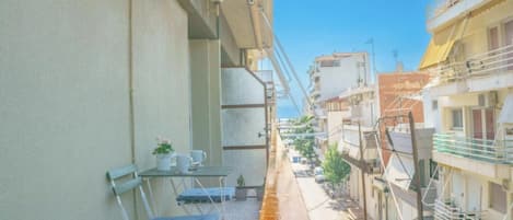 Apartment | Outdoor dining