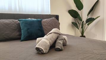 3 bedrooms, iron/ironing board, free WiFi, bed sheets