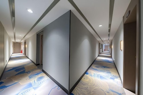 Yaohua Shangpin Hotel (Wuzhou Mengshan Yong'an Ancient City)