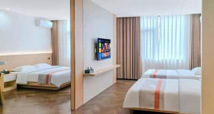 Yaohua Hotel